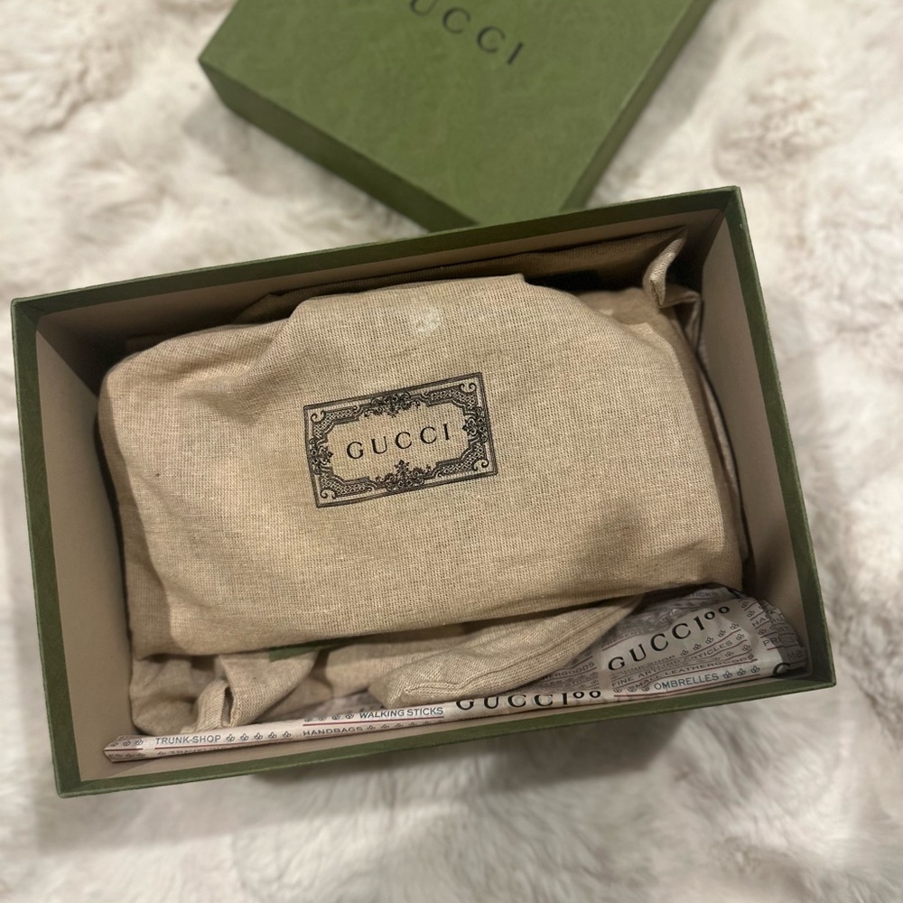 Gucci Black Leather Belt with Silver Buckle - Picture 4 of 11